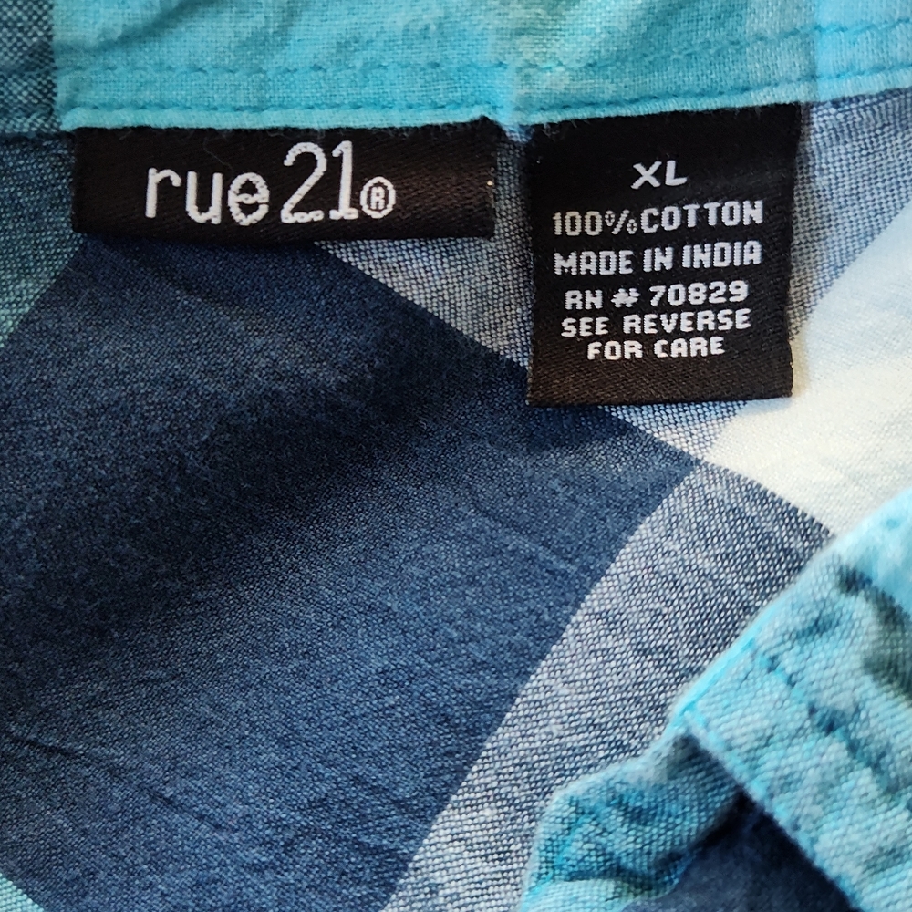 RUE 21 Ladies Button Up Shirt. Size XL (fits like Large) Adj. Sleeves. - Picture 2 of 6